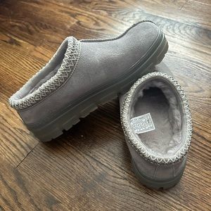 UGG Women’s Tasman Clear Slipper in Campfire, size 8, only worn once!